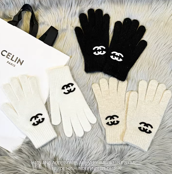 Chanel Knitted Gloves