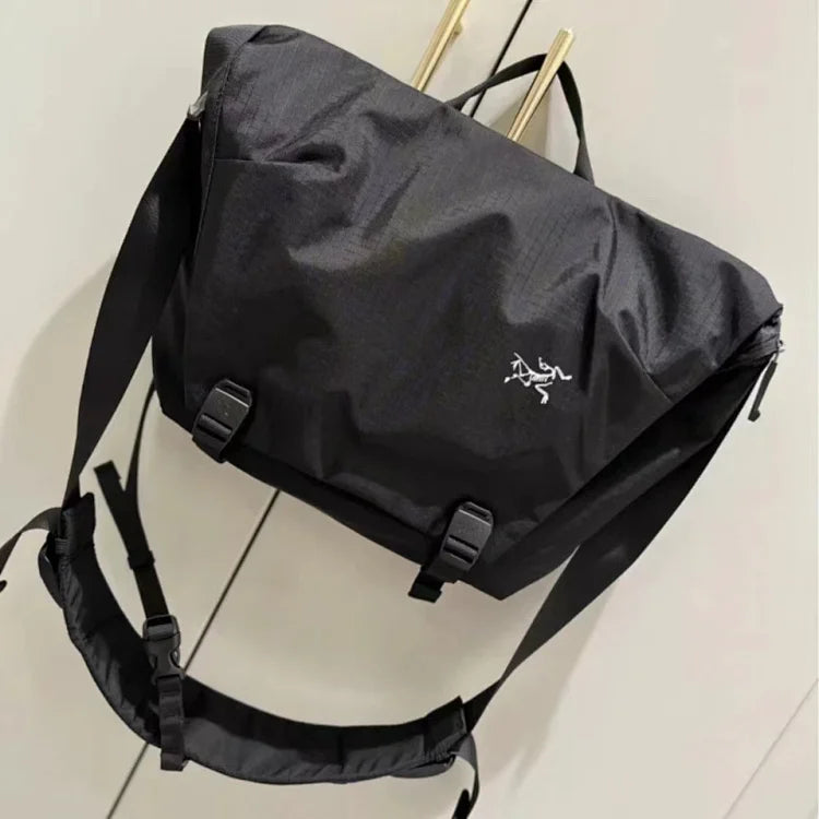 Arc'teryx Granville 10 Black Messenger Bag.